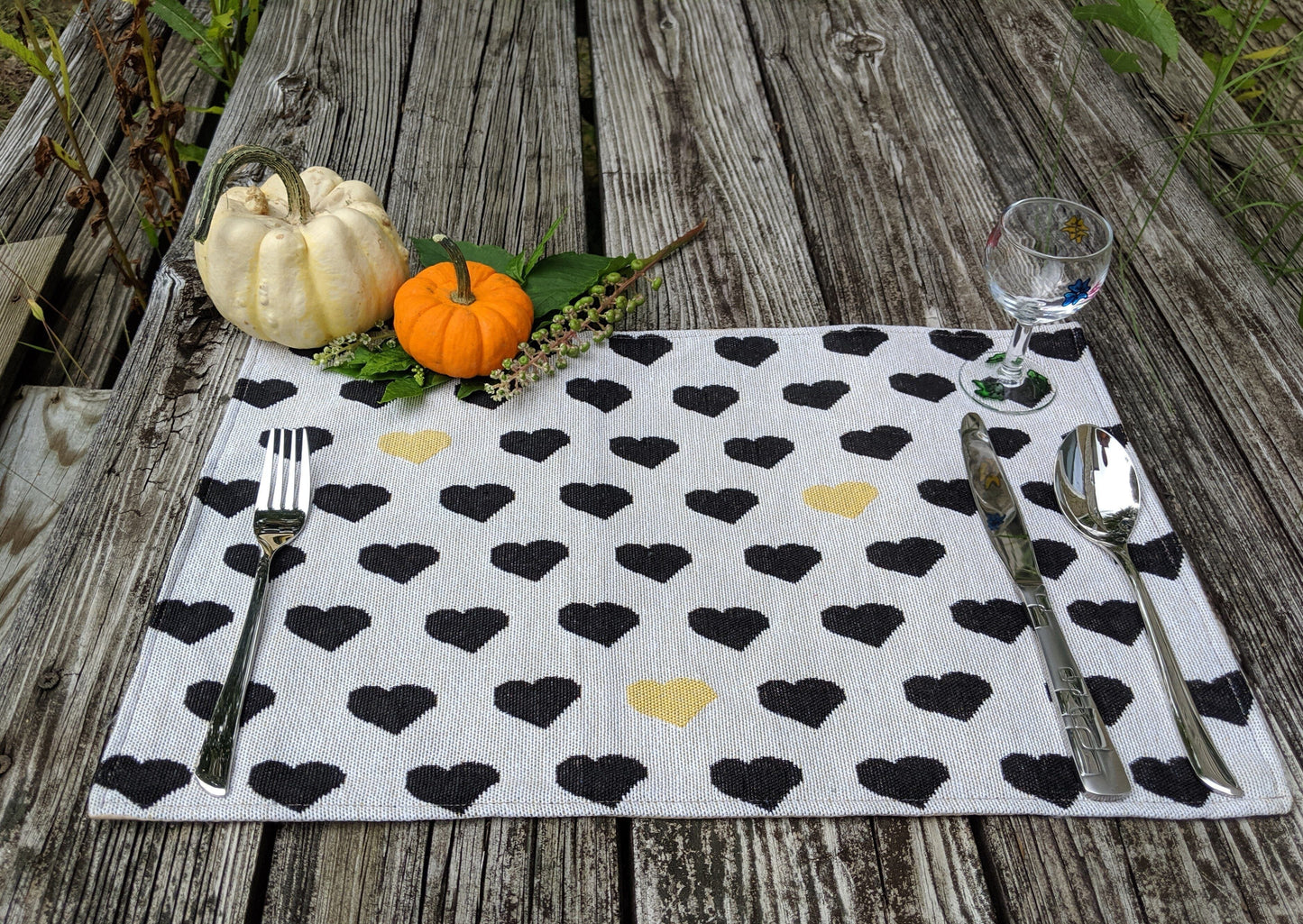 DaDa Bedding Set of 4-Pieces Valentine's day Yellow & Black Hearts Tapestry Dining Table Placemats 13” x 19” (18113)