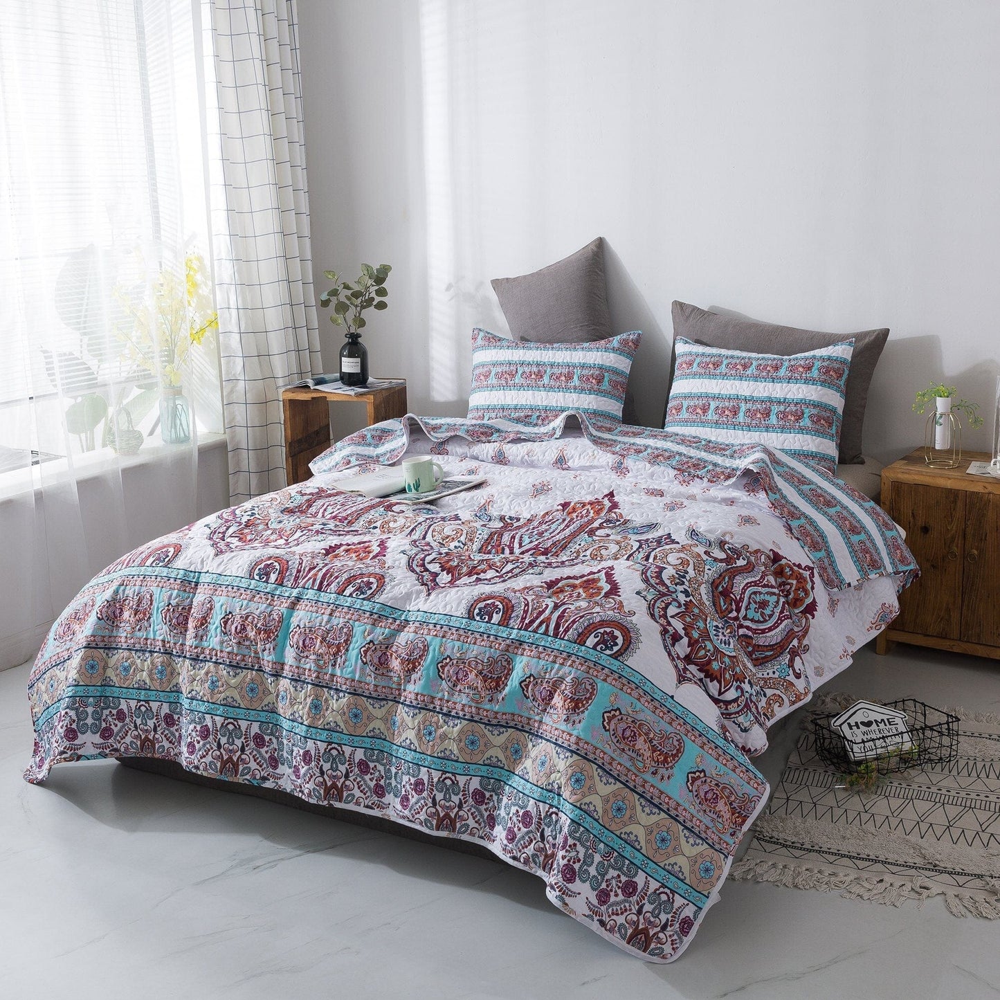 DaDa Bedding White Blue Floral Paisley Quilt Set