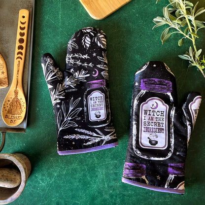 Kitchen Witch Oven Mitt Set