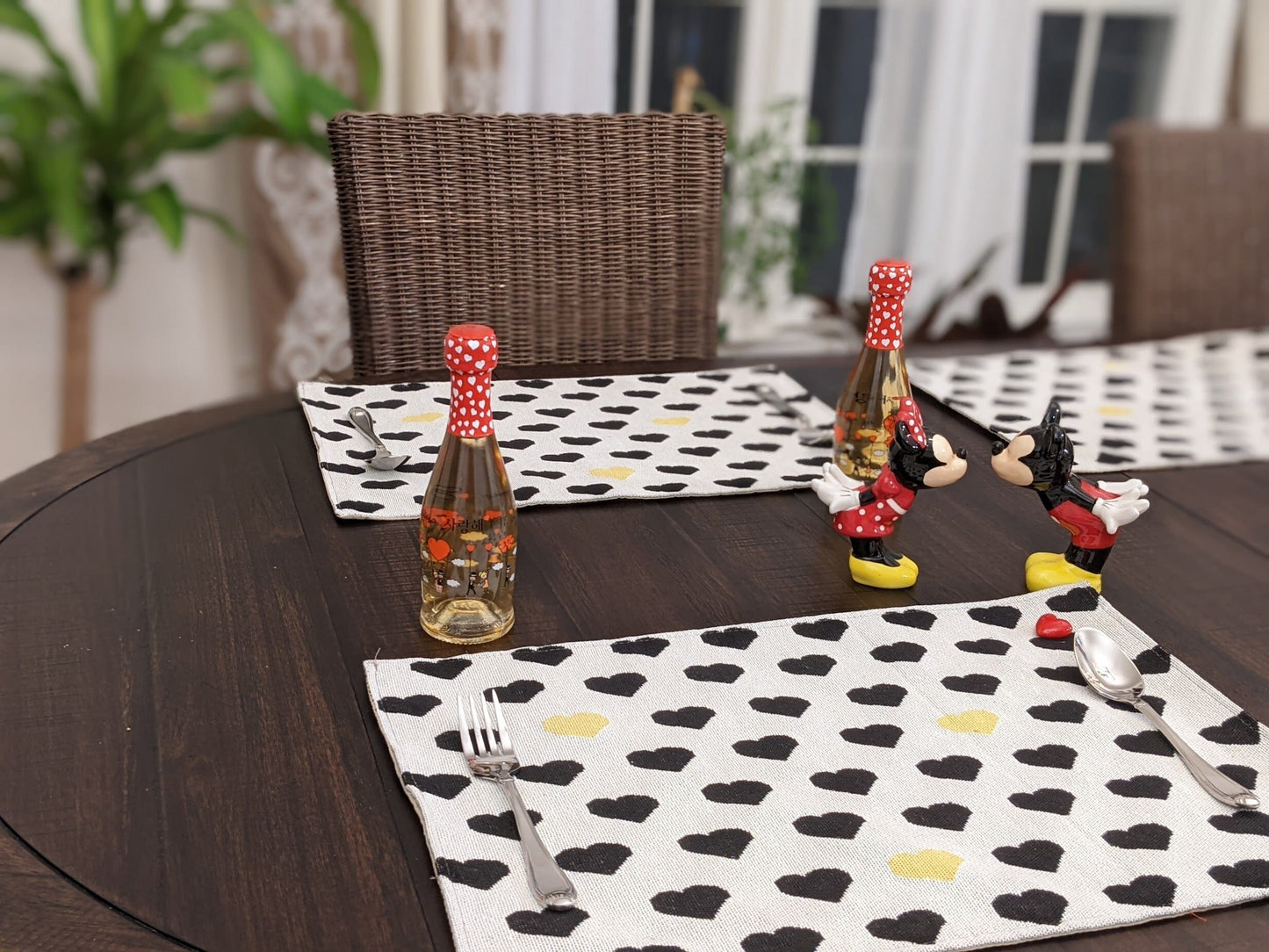 DaDa Bedding Set of 4-Pieces Valentine's day Yellow & Black Hearts Tapestry Dining Table Placemats 13” x 19” (18113)
