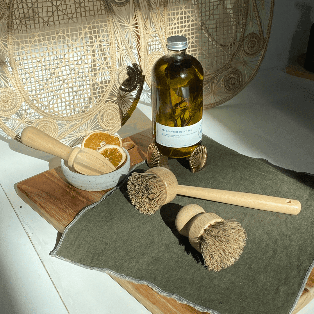 Tilley + Me Eco-Friendly Bamboo Dishwashing Brush with Handle - Palm Fiber Bristles