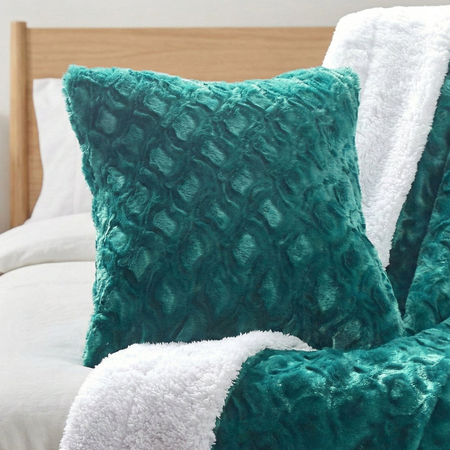 DaDa Bedding Emerald Green Blue Faux Fur Pillow Cover