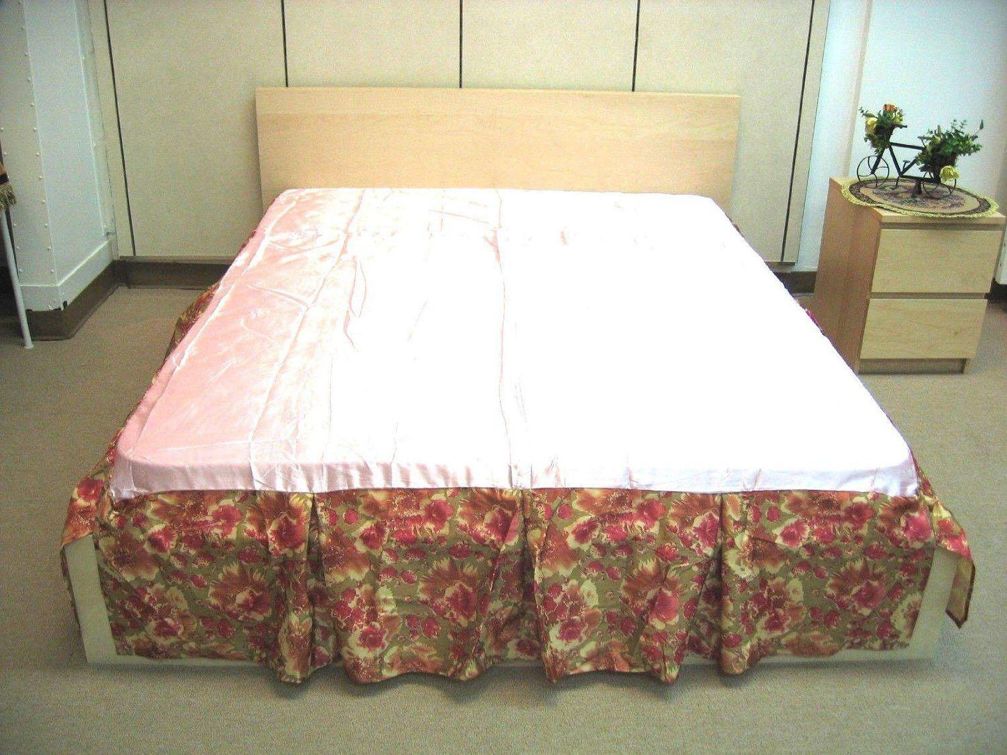 DaDa Bedding Sunrise Hibiscus Floral Dust Ruffle Pleated Satiny Pink Bed Skirt - 14" Drop  (BS-BM465L-1)