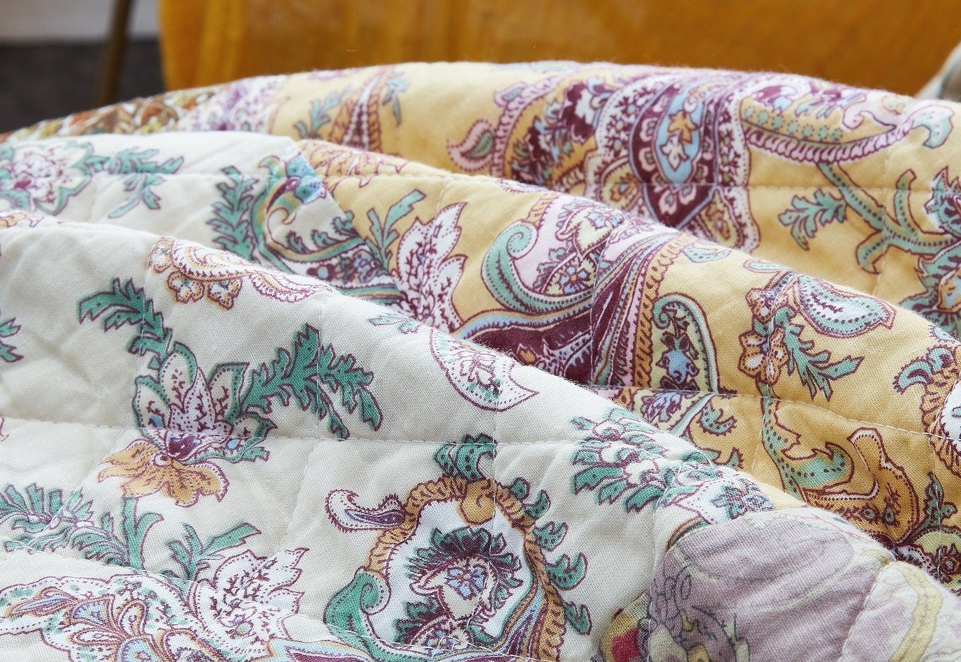 DaDa Bedding Burgundy Paisley Patchwork Cotton Quilt Set