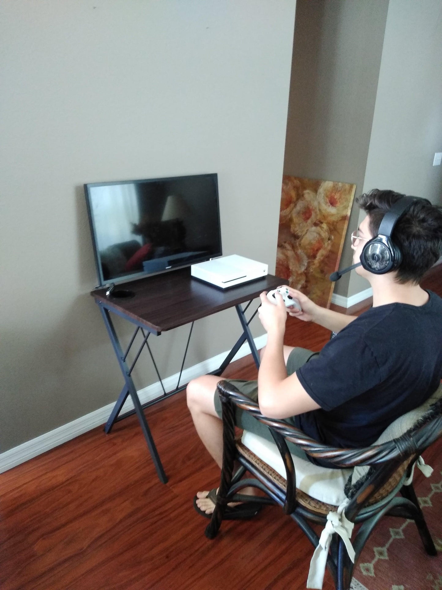 SW32L 32" Small Computer Desk for small spaces w/headphone backpack hook